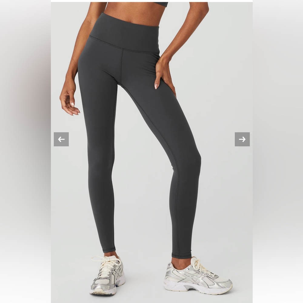 Alo Yoga High-Waist Airbrush Legging in Anthracite (Dark Gray) | XS